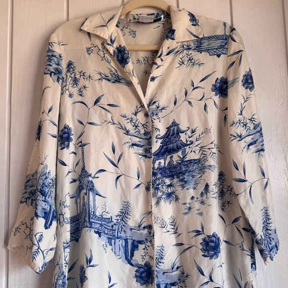 Floral Blue and White Women's Silk Blouse Vintage - Picture 3 of 5